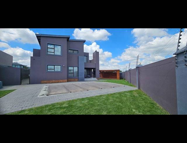 3 BEDROOM HOUSE FOR SALE IN HELDERWYK